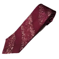 Cravates confectionnées à la main par des artisans cravatiers